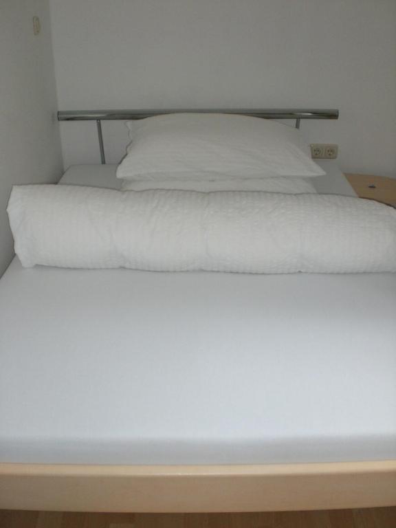 Privatzimmer Familie Wagner Poechlarn Bilik gambar