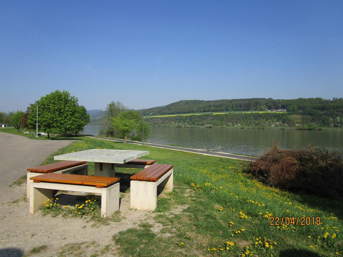 Privatzimmer Familie Wagner Poechlarn Luaran gambar